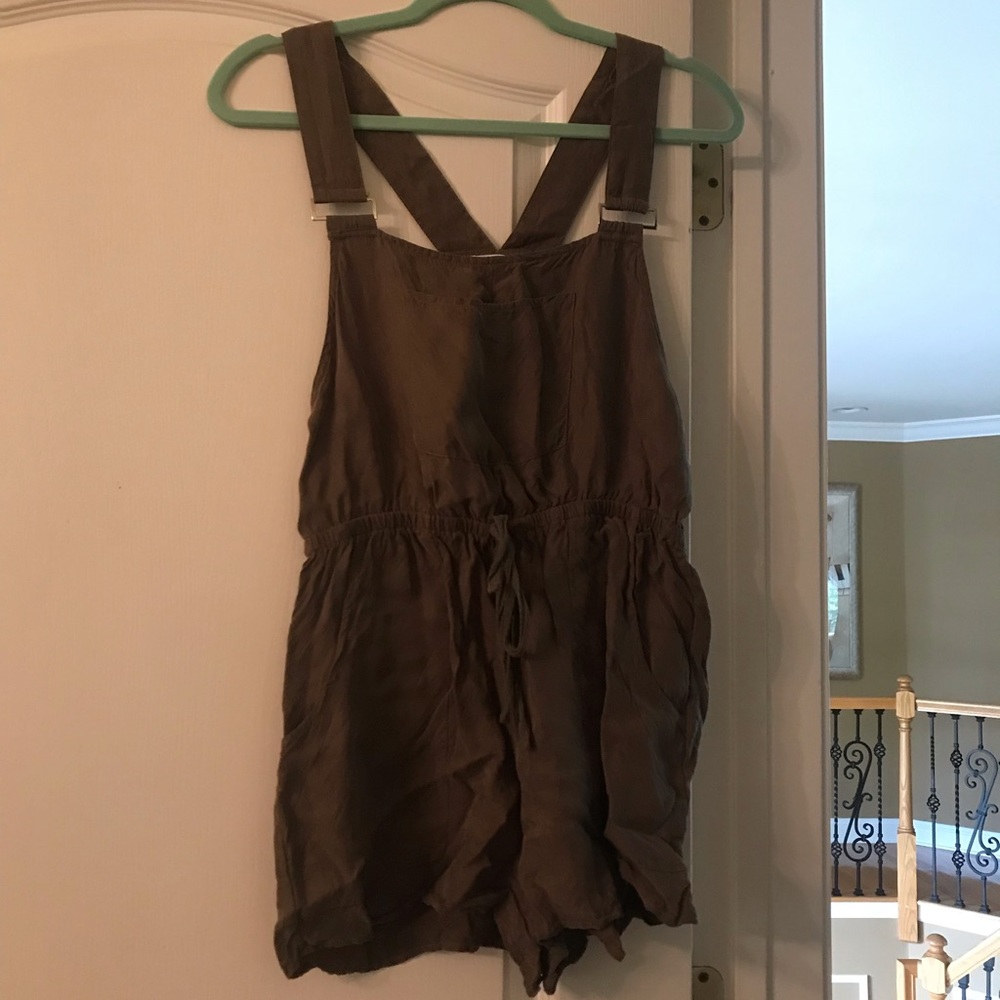 Olive green romper☀️